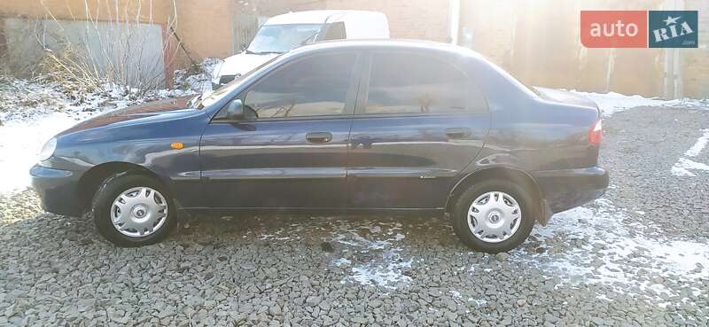 Седан Daewoo Lanos 2004 в Ромнах