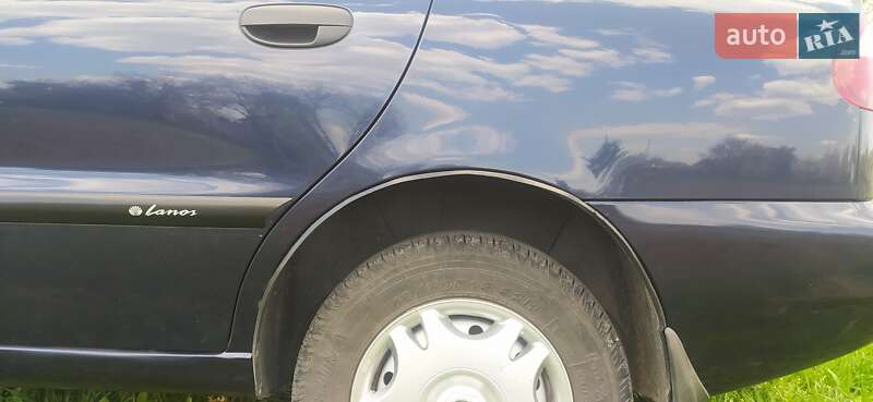Седан Daewoo Lanos 2004 в Ромнах