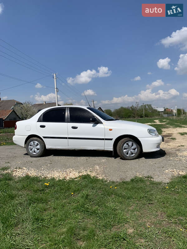 Седан Daewoo Lanos 2003 в Городке