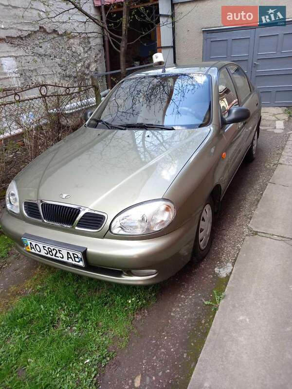 Седан Daewoo Lanos 2005 в Рахові