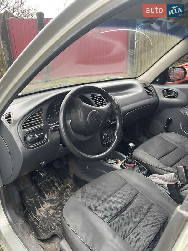Седан Daewoo Lanos 2002 в Сновске