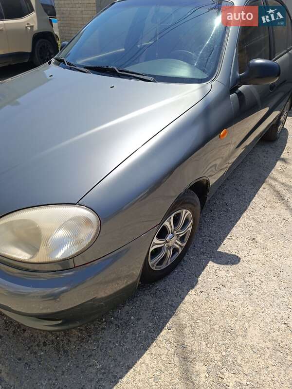 Седан Daewoo Lanos 2001 в Миколаєві