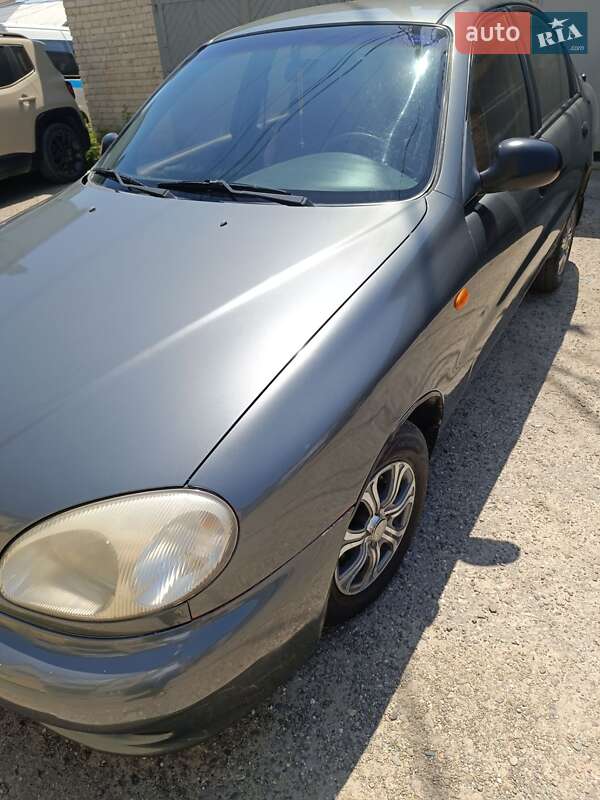 Седан Daewoo Lanos 2001 в Миколаєві