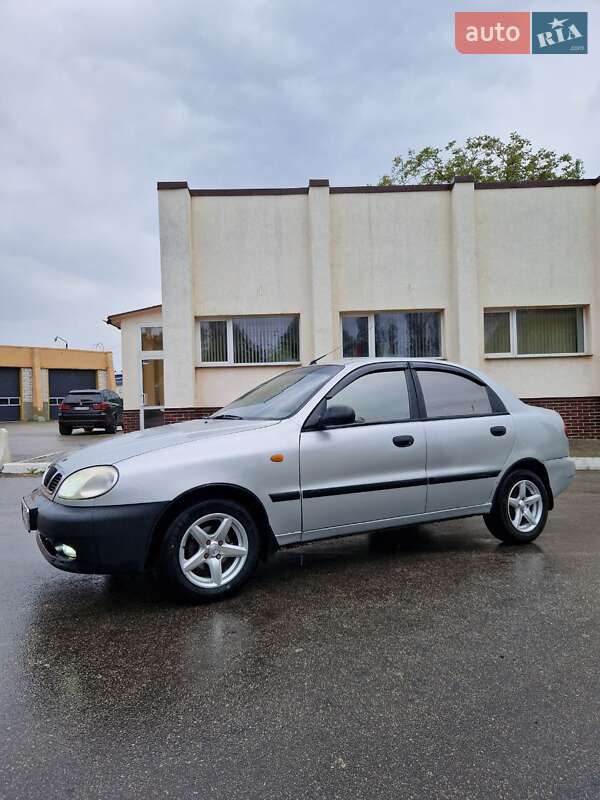 Седан Daewoo Lanos 2004 в Харькове