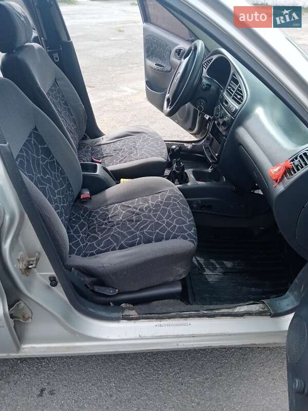 Седан Daewoo Lanos 2002 в Звягеле