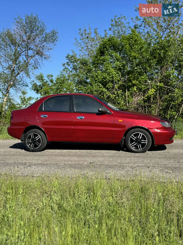 Седан Daewoo Lanos 2008 в Краснограді