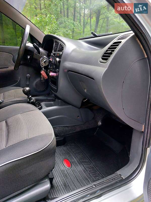 Седан Daewoo Lanos 2006 в Тростянце