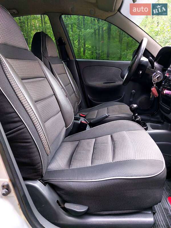 Седан Daewoo Lanos 2006 в Тростянце