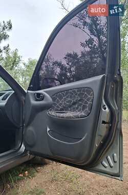 Седан Daewoo Lanos 2002 в 