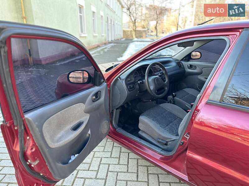 Седан Daewoo Lanos 2003 в Миколаєві