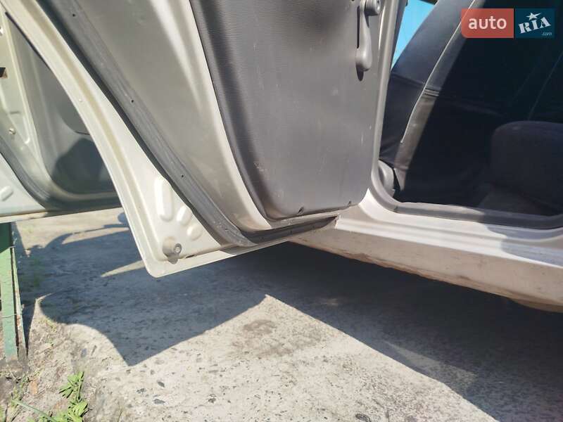 Седан Daewoo Lanos 2004 в Харькове