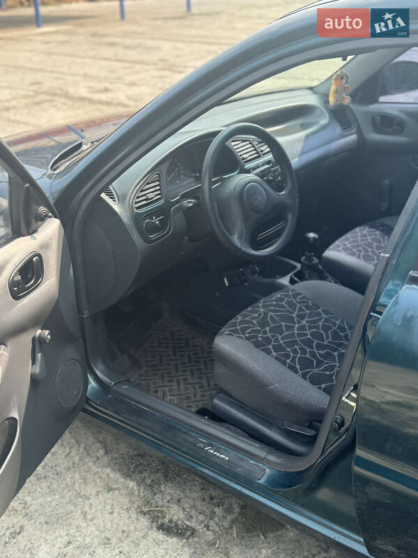Седан Daewoo Lanos 2003 в Чугуеве