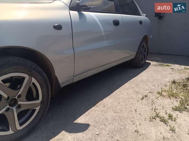 Седан Daewoo Lanos 2004 в Запорожье