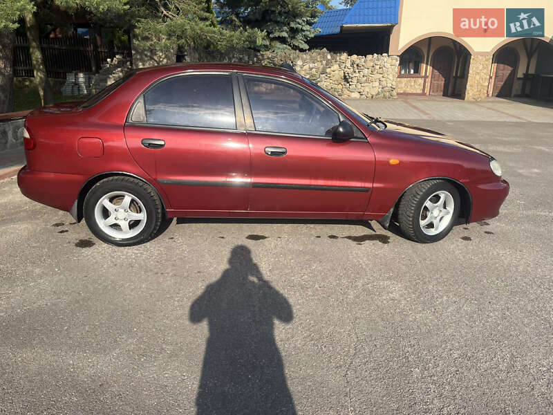 Седан Daewoo Lanos 2004 в Львове