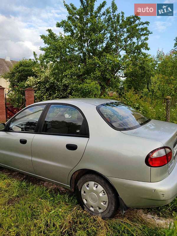 Седан Daewoo Lanos 2004 в Кременці