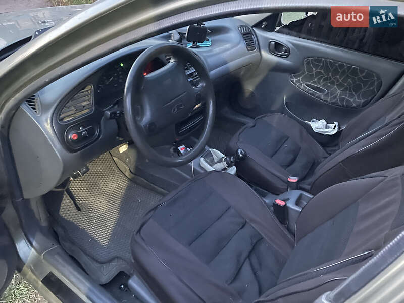 Седан Daewoo Lanos 2004 в Петрове