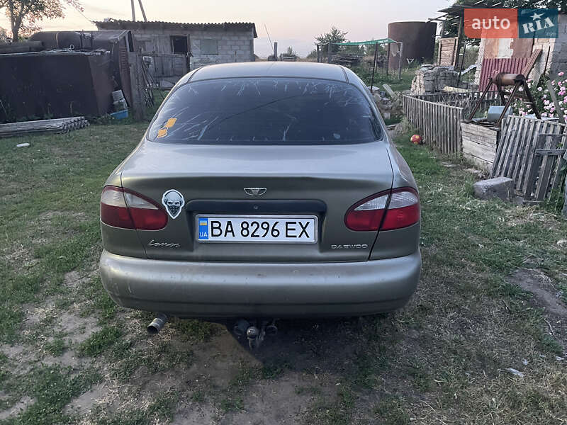 Седан Daewoo Lanos 2004 в Петрове