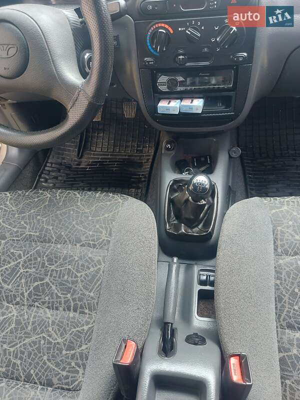 Седан Daewoo Lanos 2004 в Львове