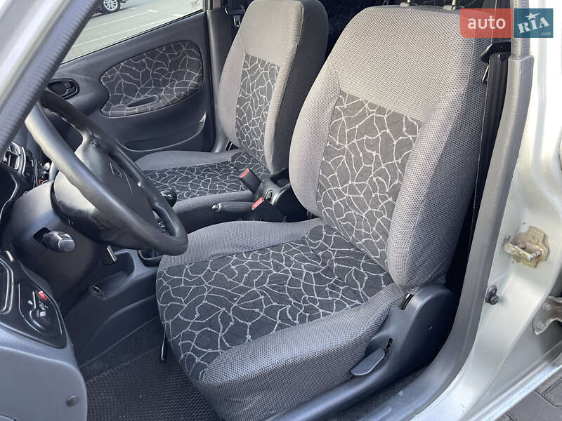 Седан Daewoo Lanos 2003 в Киеве