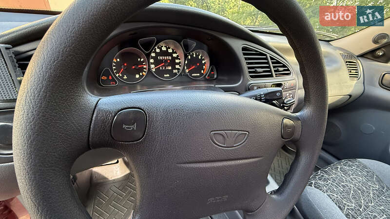 Седан Daewoo Lanos 2002 в Дніпрі