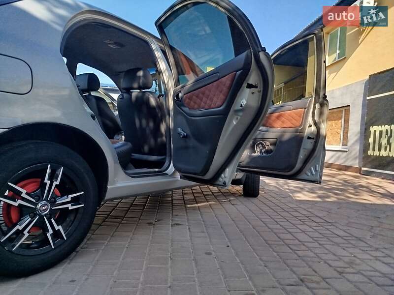 Седан Daewoo Lanos 2006 в Покрові