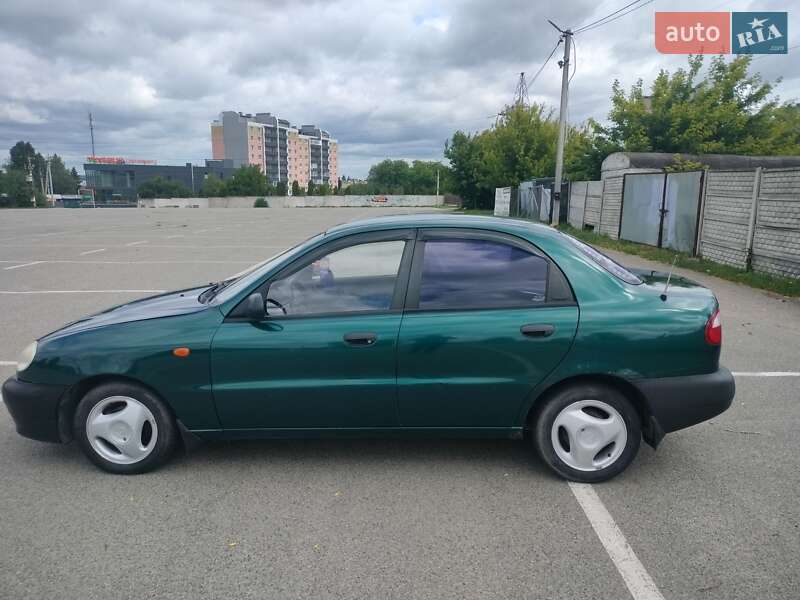 Седан Daewoo Lanos 2002 в Киеве