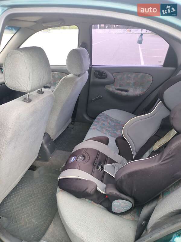 Седан Daewoo Lanos 2002 в Киеве