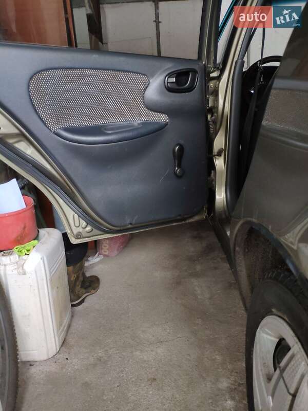 Седан Daewoo Lanos 2004 в Кропивницком