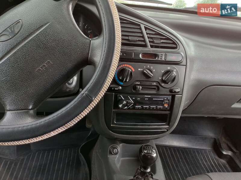 Седан Daewoo Lanos 2005 в Сумах