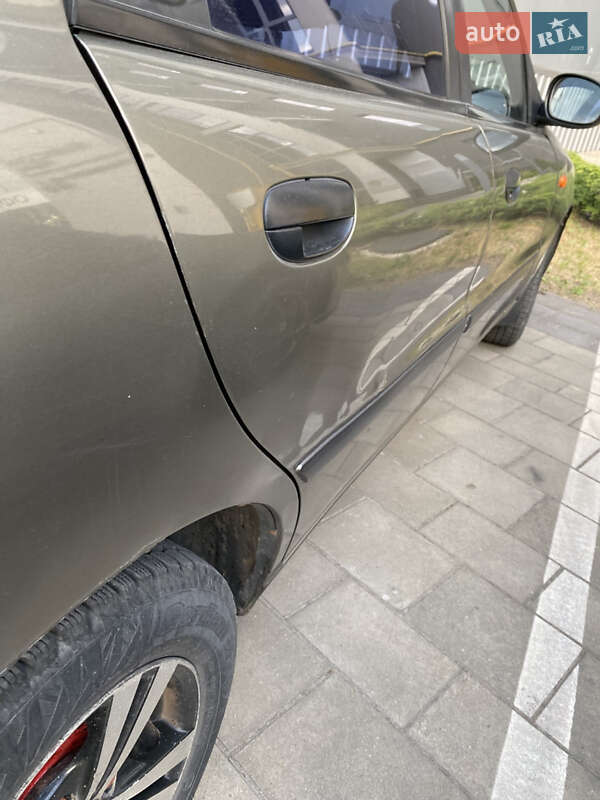 Седан Daewoo Lanos 2005 в Львове
