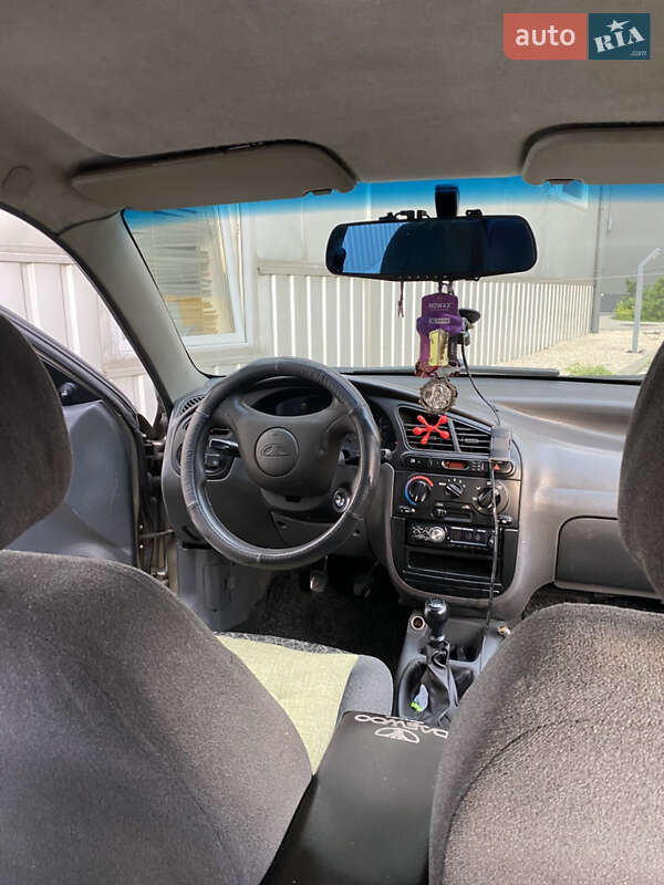 Седан Daewoo Lanos 2005 в Львове