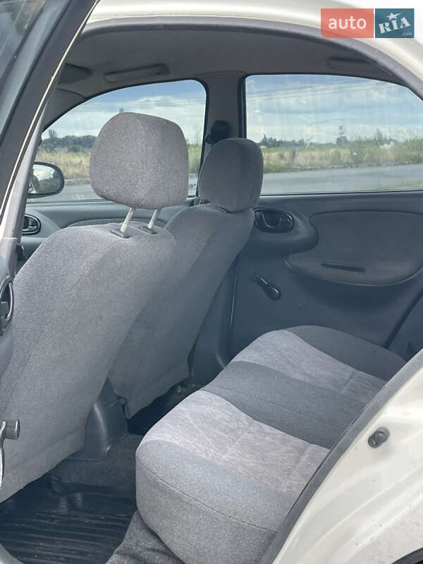 Седан Daewoo Lanos 2004 в Черкассах