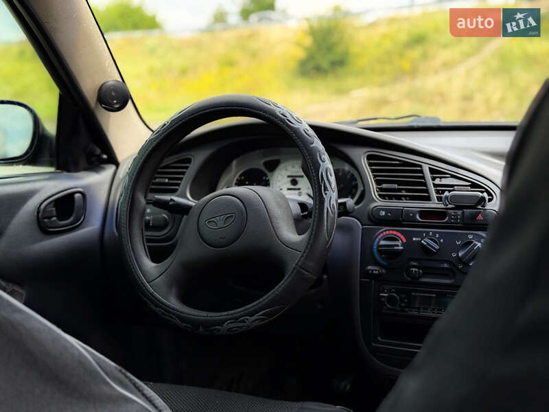 Седан Daewoo Lanos 2003 в Киеве