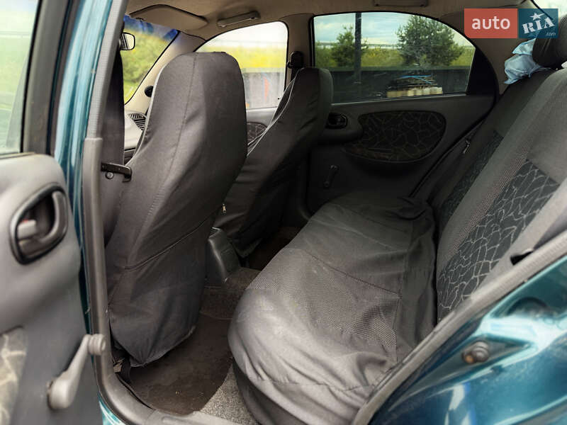 Седан Daewoo Lanos 2003 в Киеве