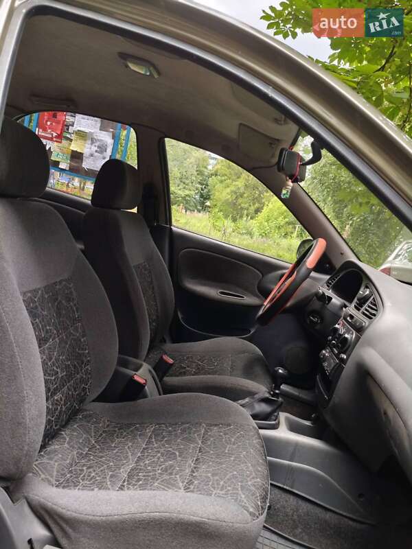 Седан Daewoo Lanos 2005 в Полтаве