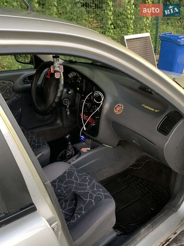 Седан Daewoo Lanos 2003 в Киеве