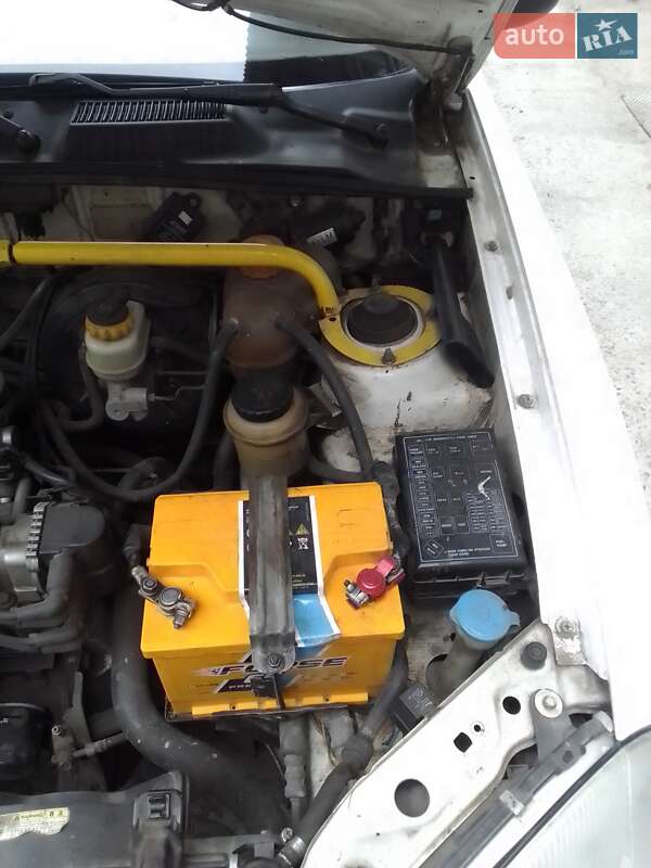 Седан Daewoo Lanos 1998 в Днепре