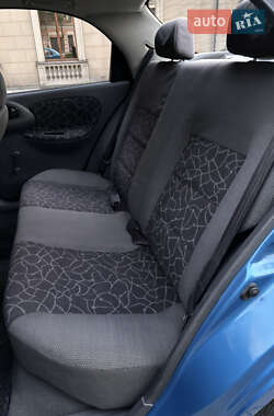 Седан Daewoo Lanos 2001 в 