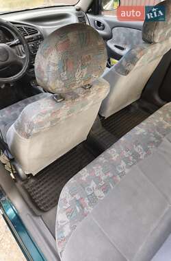 Седан Daewoo Lanos 2000 в Киеве