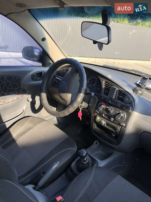 Седан Daewoo Lanos 2004 в Иршаве