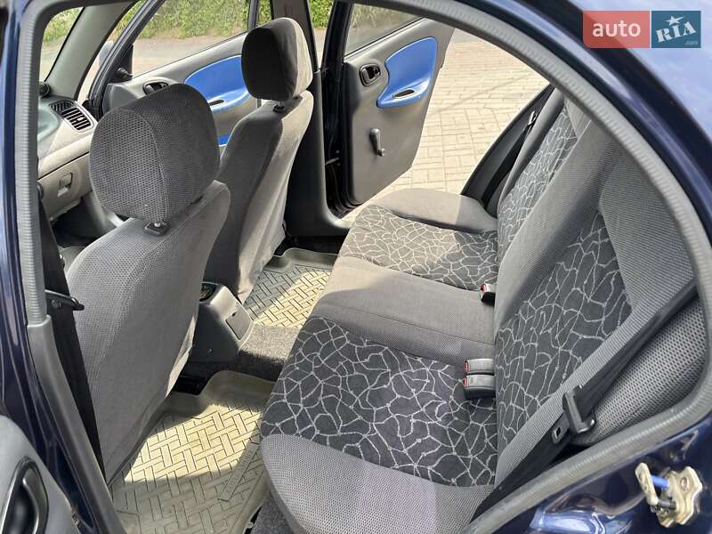 Седан Daewoo Lanos 2003 в Киеве