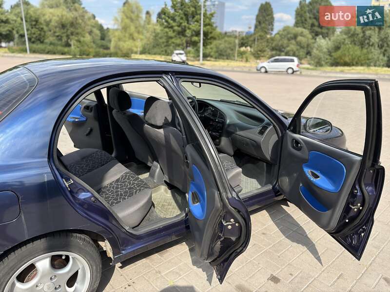 Седан Daewoo Lanos 2003 в Киеве