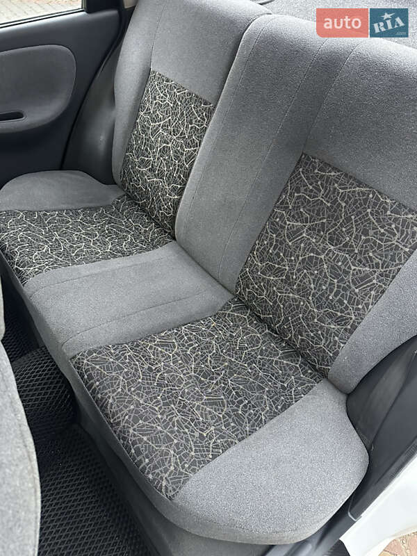 Седан Daewoo Lanos 2006 в Хотині