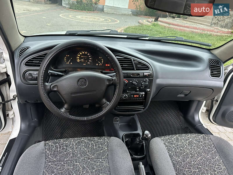 Седан Daewoo Lanos 2006 в Хотині