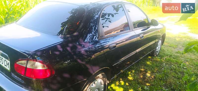 Седан Daewoo Lanos 2004 в Ромнах