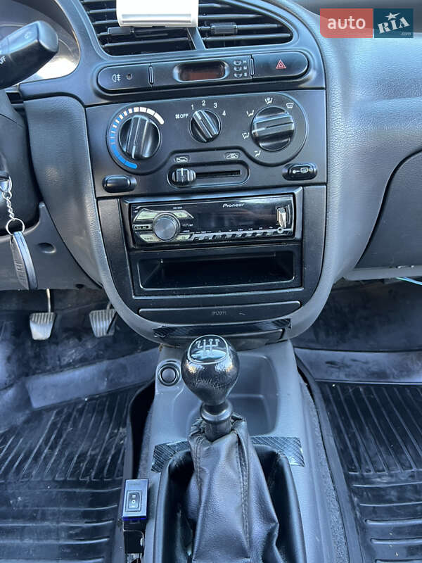 Седан Daewoo Lanos 2003 в Рівному