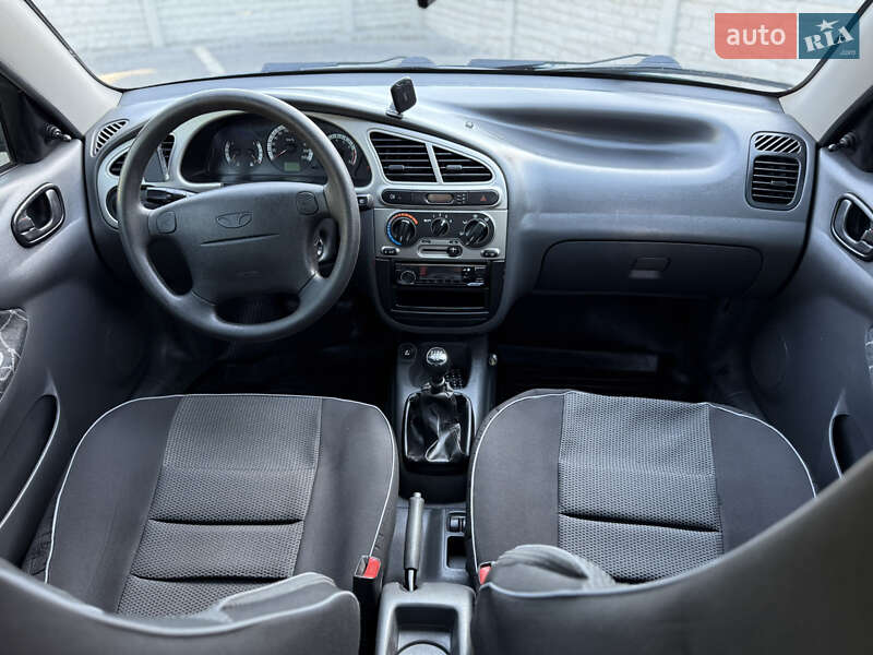 Седан Daewoo Lanos 2004 в Днепре