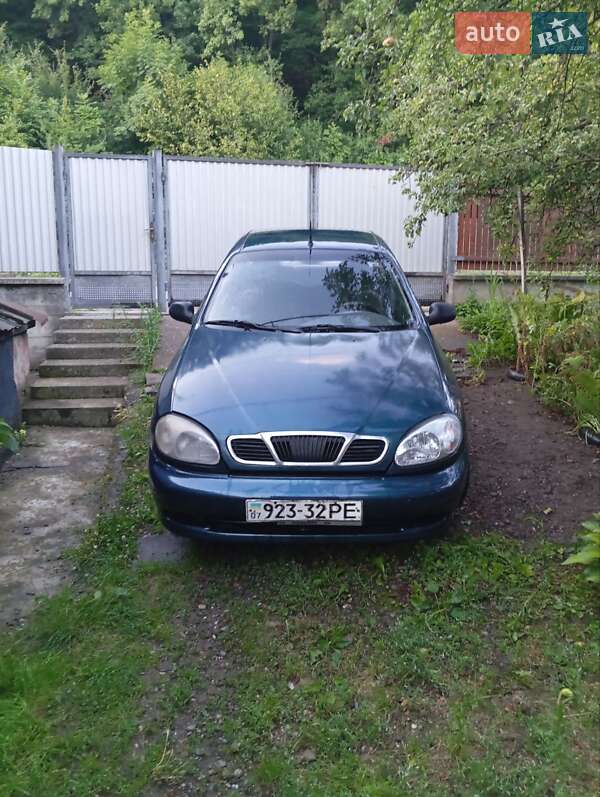 Седан Daewoo Lanos 2004 в Хусте