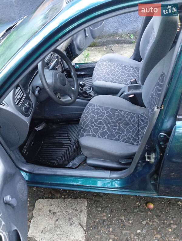 Седан Daewoo Lanos 2004 в Хусте