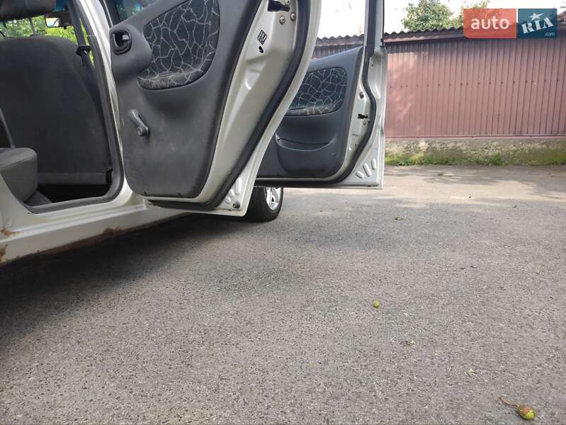 Седан Daewoo Lanos 2003 в Харькове